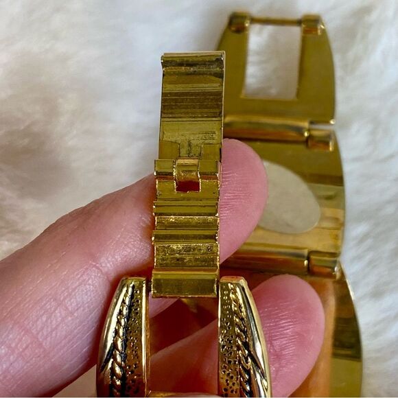 Faded Glory Vintage Gold Etched Watch White Dial Quartz Movement w Rhinestones - Picture 6 of 7